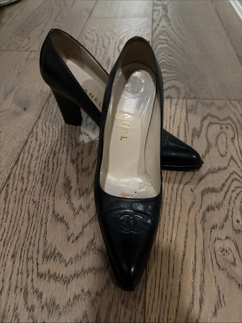 CHANEL Black Leather Pointed-Toe Logo Pumps - Picture 6 of 6